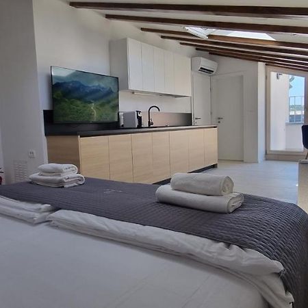 Dea Del Mar Apartments Изола Екстериор снимка