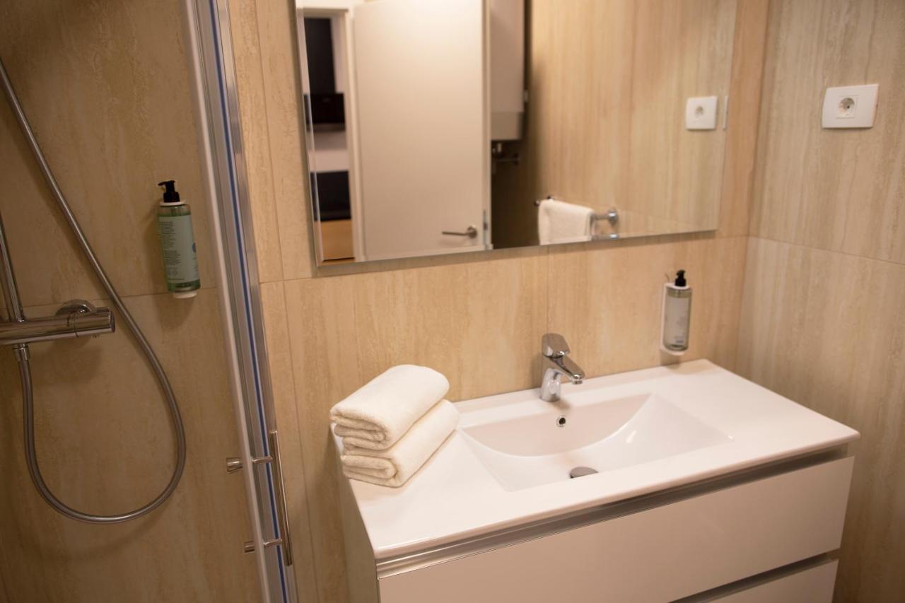 Dea Del Mar Apartments Изола Екстериор снимка