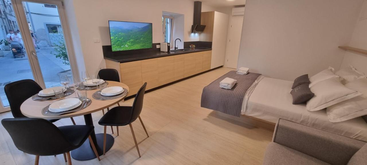 Dea Del Mar Apartments Изола Екстериор снимка