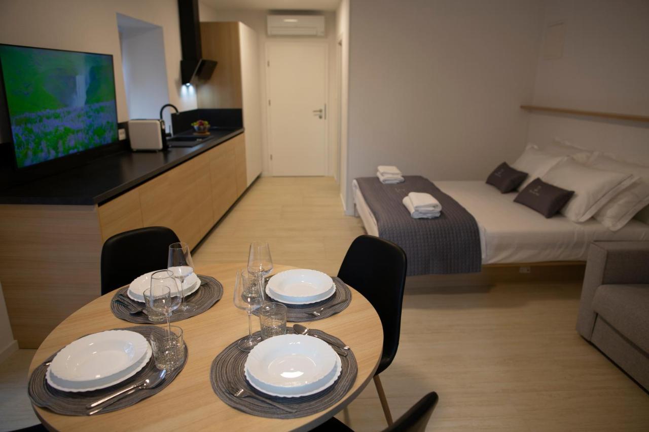 Dea Del Mar Apartments Изола Екстериор снимка