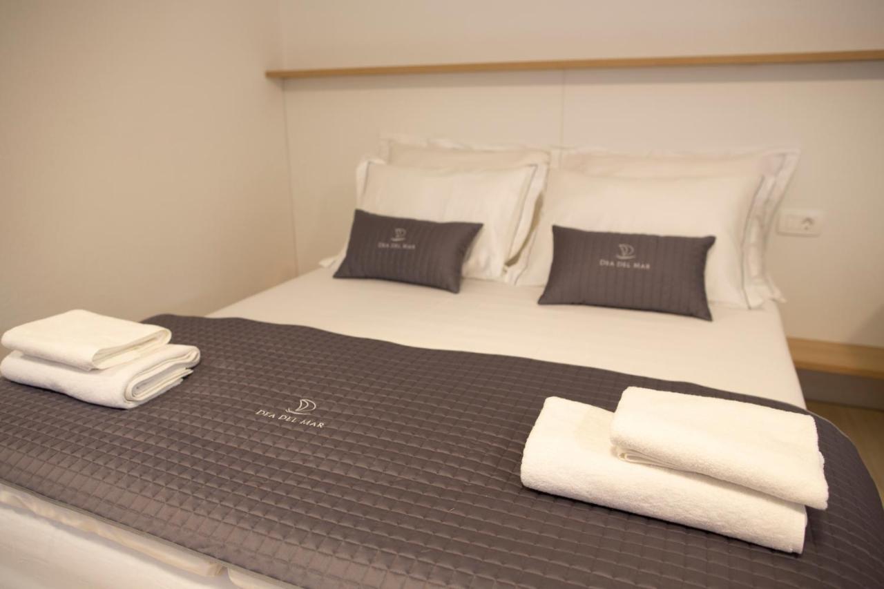 Dea Del Mar Apartments Изола Екстериор снимка
