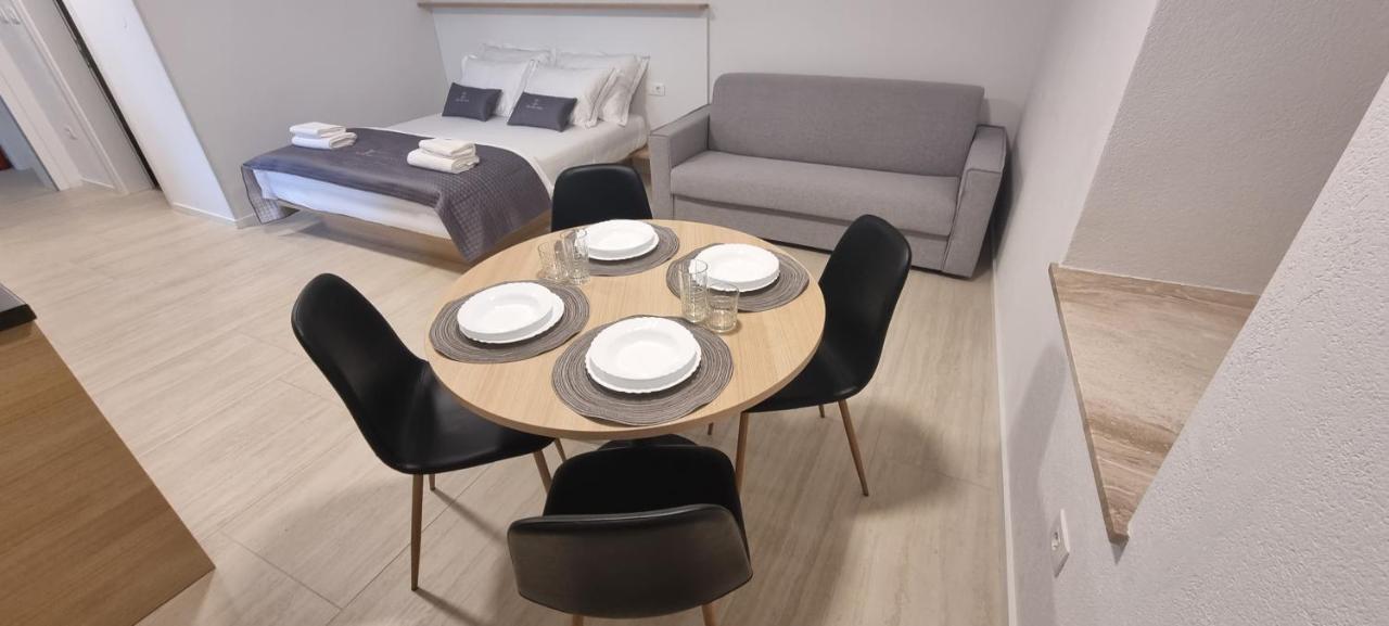 Dea Del Mar Apartments Изола Екстериор снимка