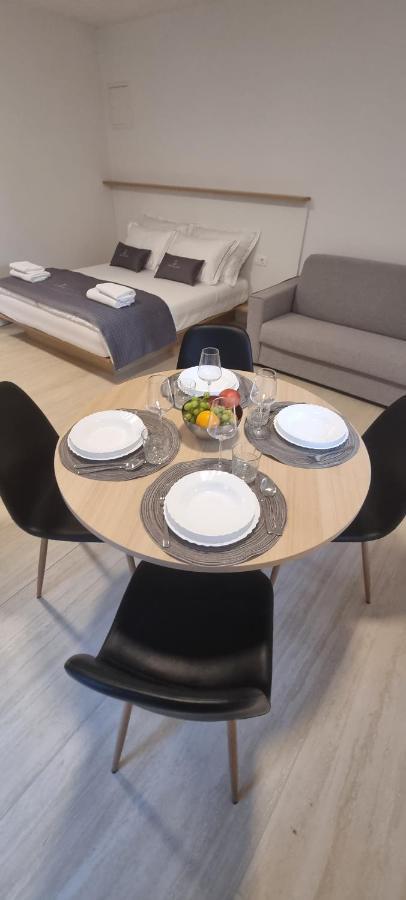 Dea Del Mar Apartments Изола Екстериор снимка