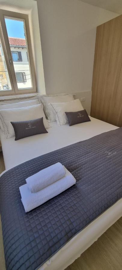 Dea Del Mar Apartments Изола Екстериор снимка