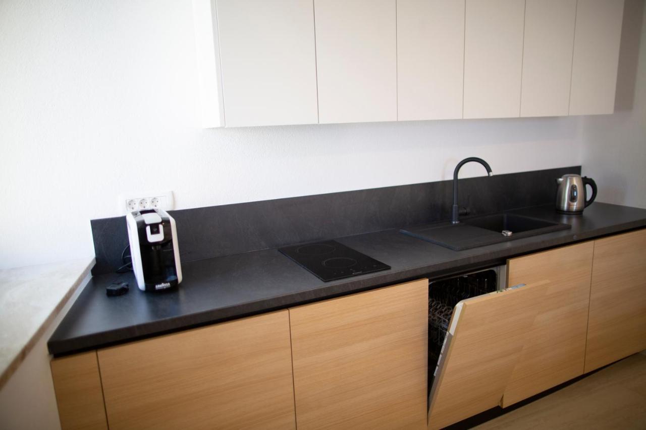 Dea Del Mar Apartments Изола Екстериор снимка