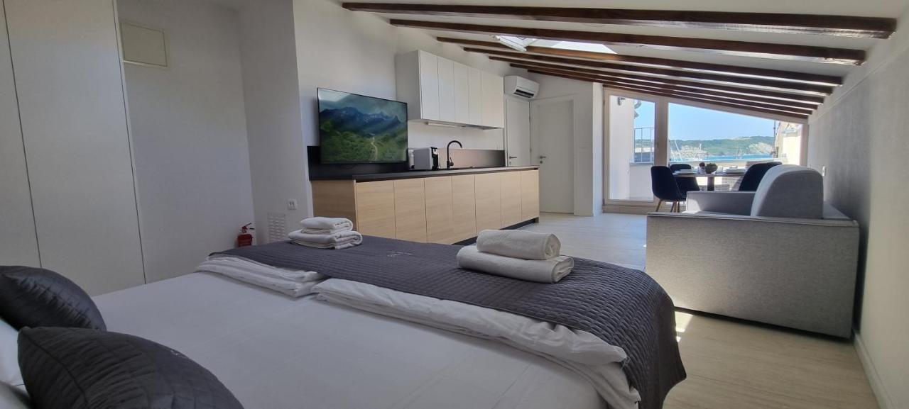 Dea Del Mar Apartments Изола Екстериор снимка