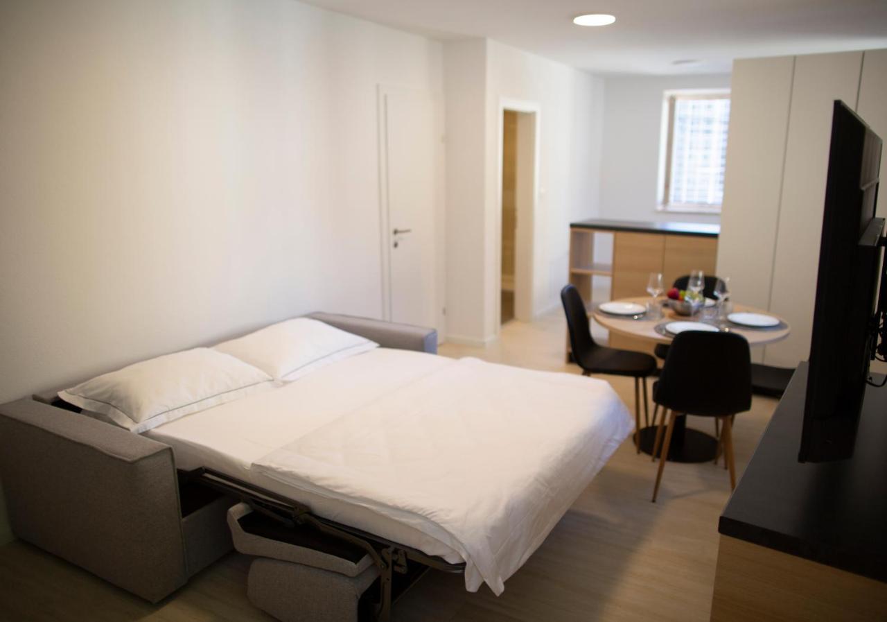Dea Del Mar Apartments Изола Екстериор снимка