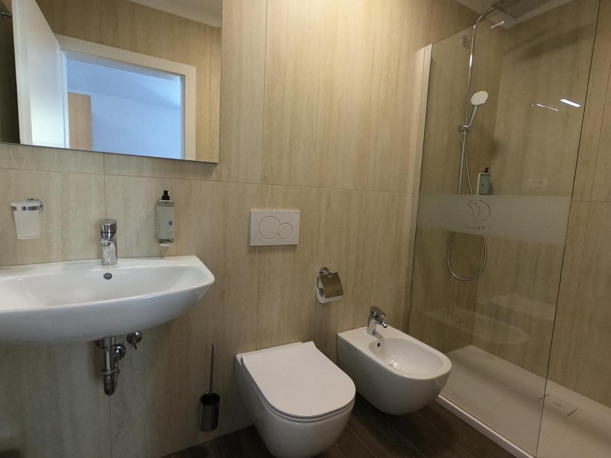 Dea Del Mar Apartments Изола Екстериор снимка