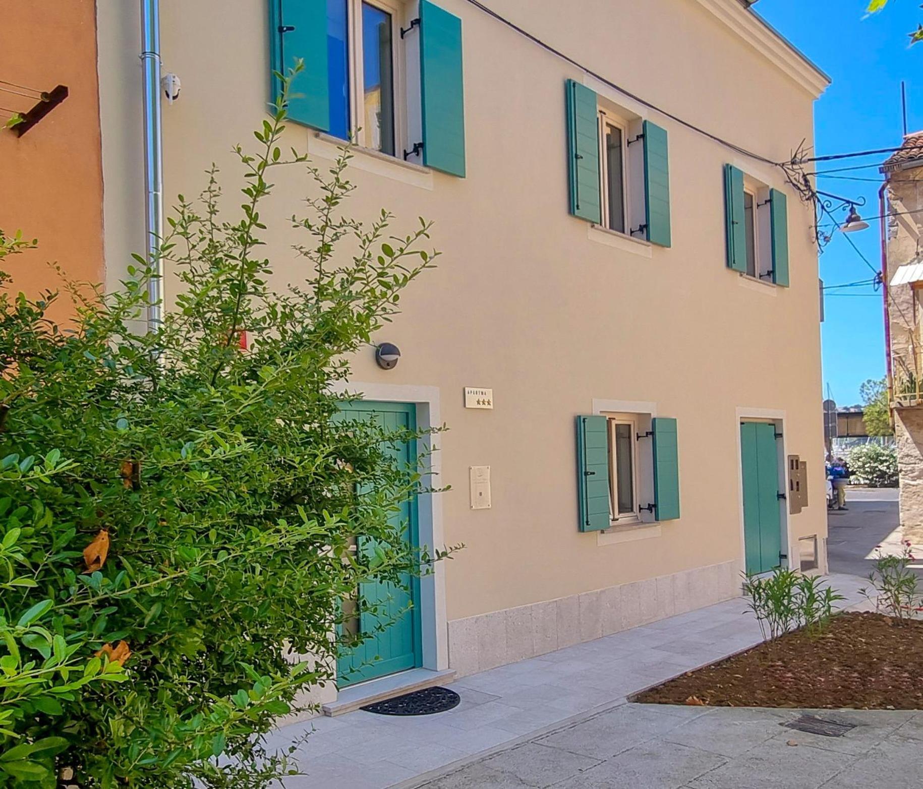 Dea Del Mar Apartments Изола Екстериор снимка