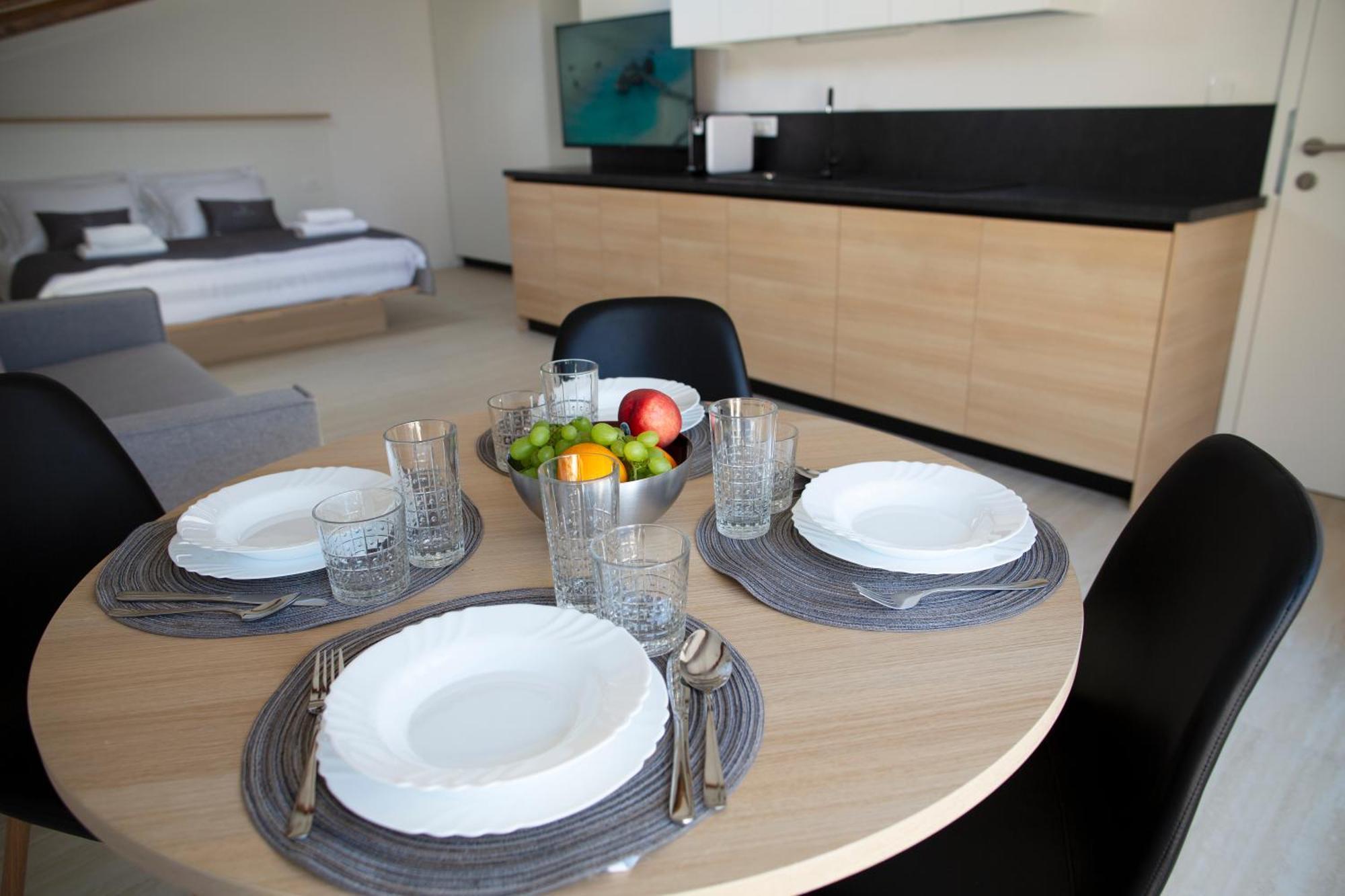 Dea Del Mar Apartments Изола Екстериор снимка