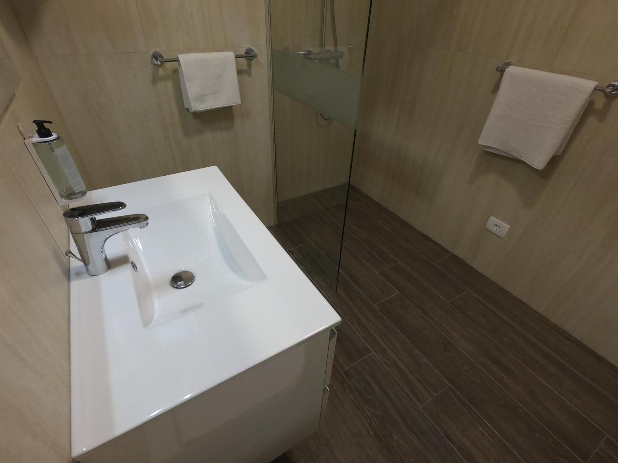 Dea Del Mar Apartments Изола Екстериор снимка
