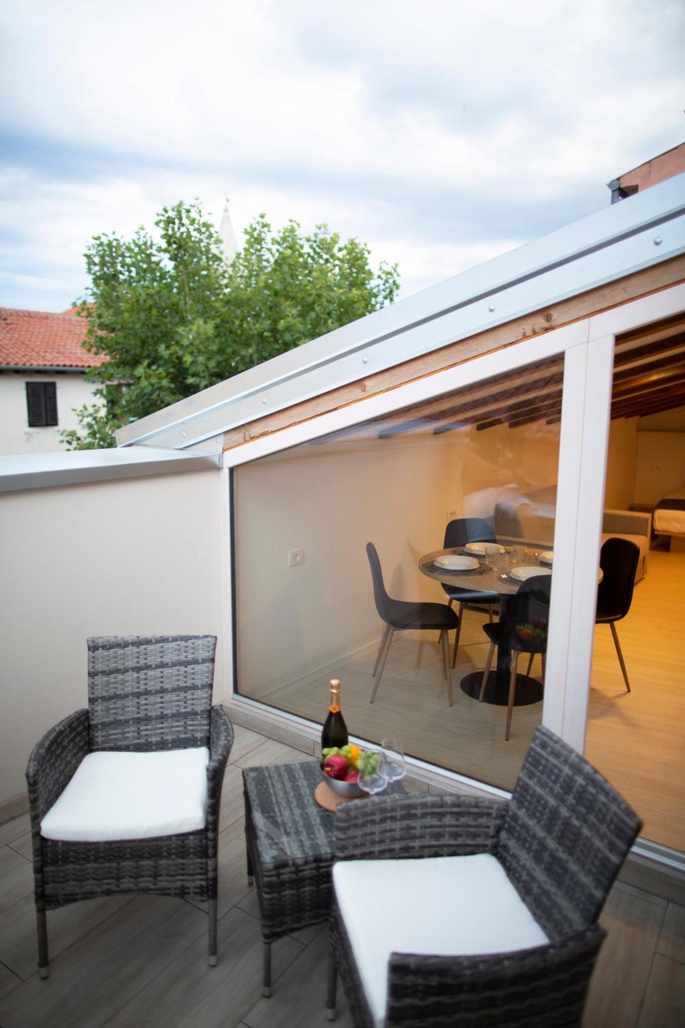 Dea Del Mar Apartments Изола Екстериор снимка